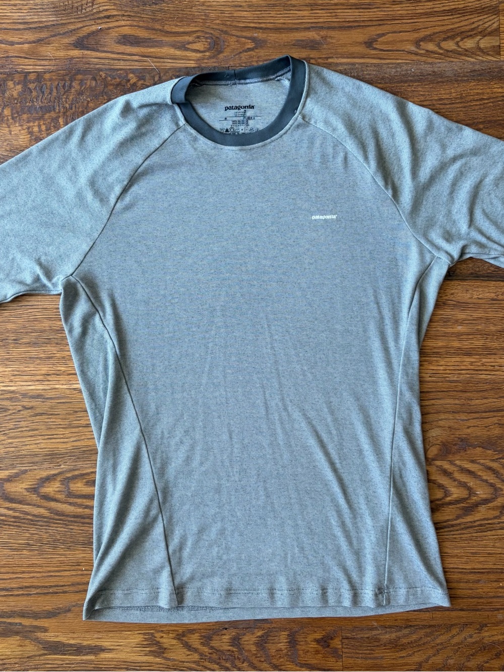 Patagonia Capilene 2 Lightweight Short Sleeve Crew Shirt Gray Mens M Base Layer